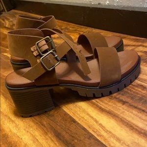 Maurices heeled sandal